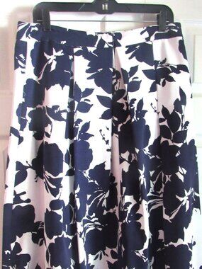 KATHERINE KELLY NAVY AND WHITE FLORAL SKIRT SZ 14